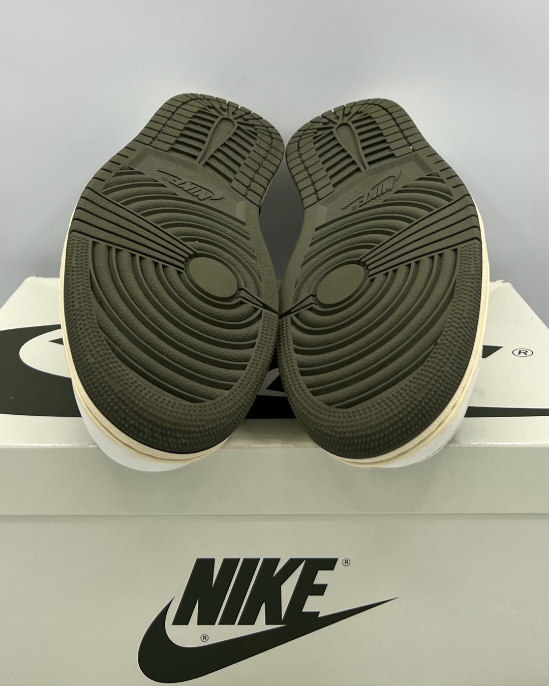 Air Jordan 1 Retro Low OG SP Travis Scott Olive Women’s Size 13 Pre-Owned