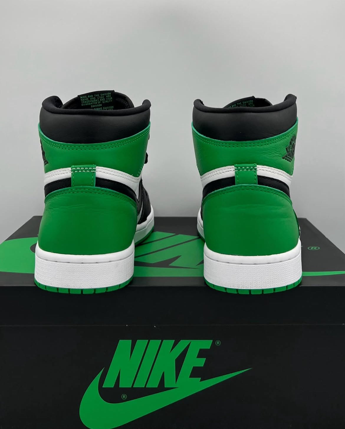 Air Jordan 1 Retro High OG Lucky Green Size 9 Pre-Owned