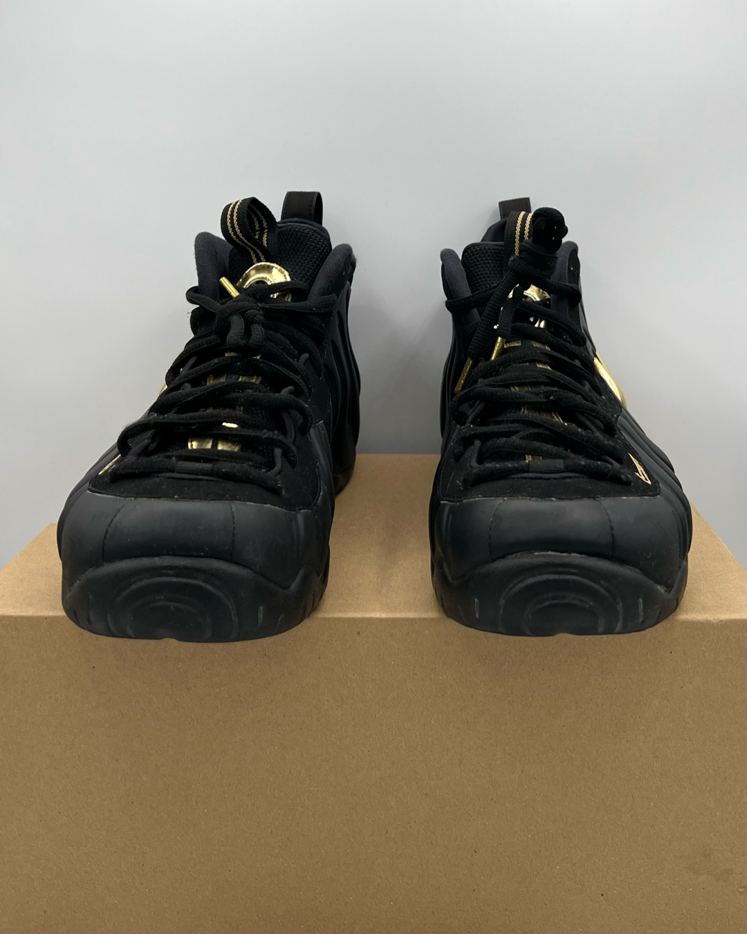 Nike Air Foamposite Pro Black Metallic Gold Size 13 Pre-Owned