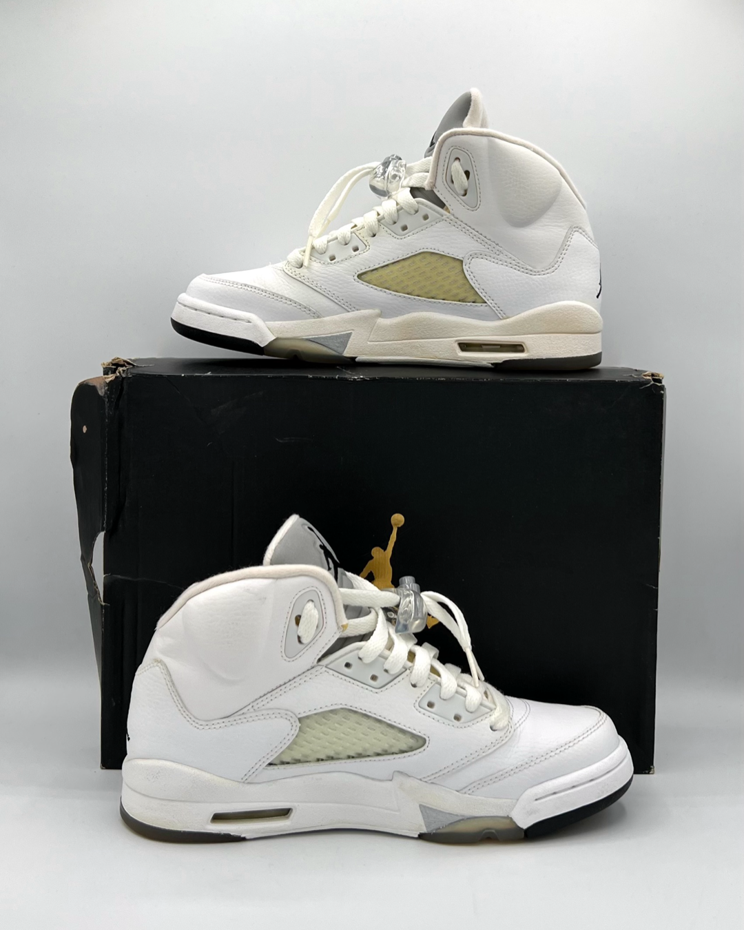 Air Jordan 5 Retro BG Metallic White Size 5.5Y Pre-Owned