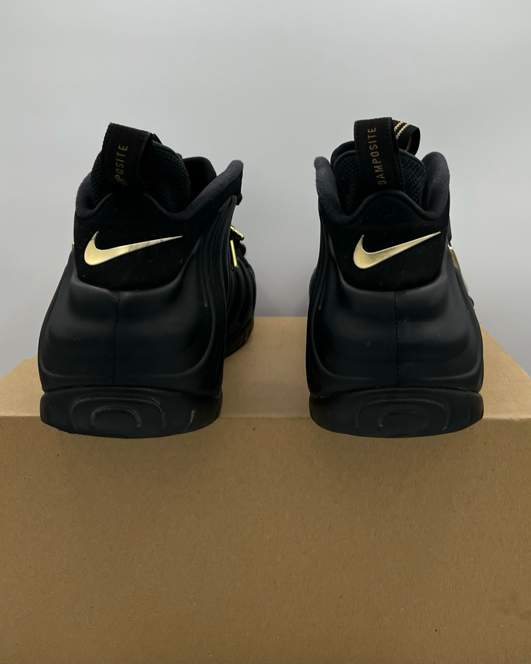 Nike Air Foamposite Pro Black Metallic Gold Size 13 Pre-Owned