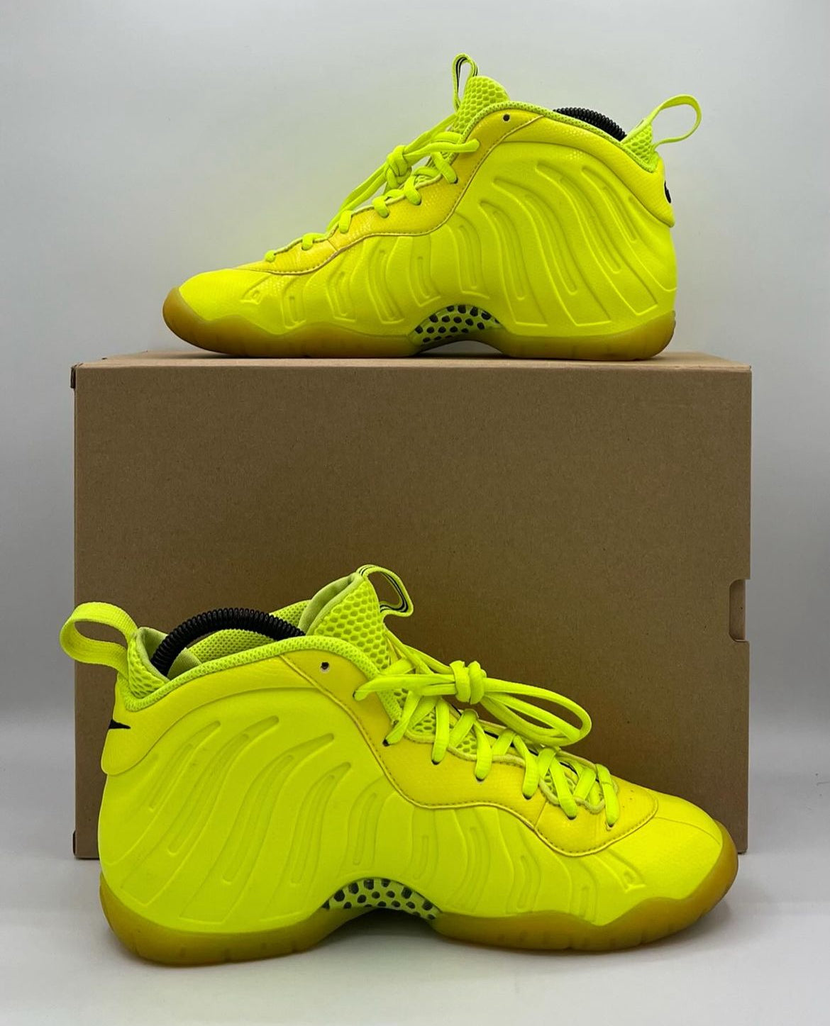 Nike Air Foamposite Pro Premium LE BG Volt Size 6.5Y Pre-Owned