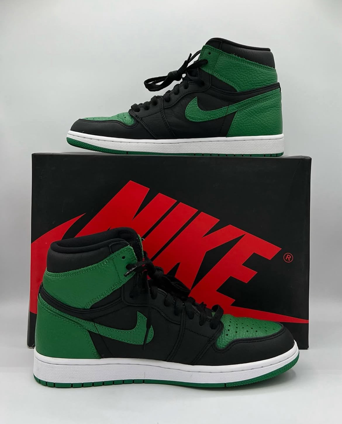 Air Jordan 1 Retro Pine Green 2.0 Size 10 Pre-Owned