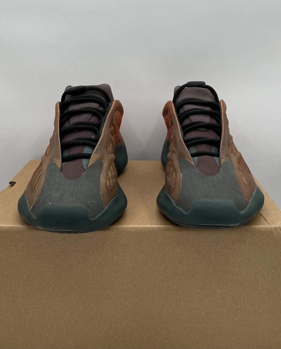 Adidas Yeezy Boost 700 V3 Copper Fade Size 11 Pre-Owned