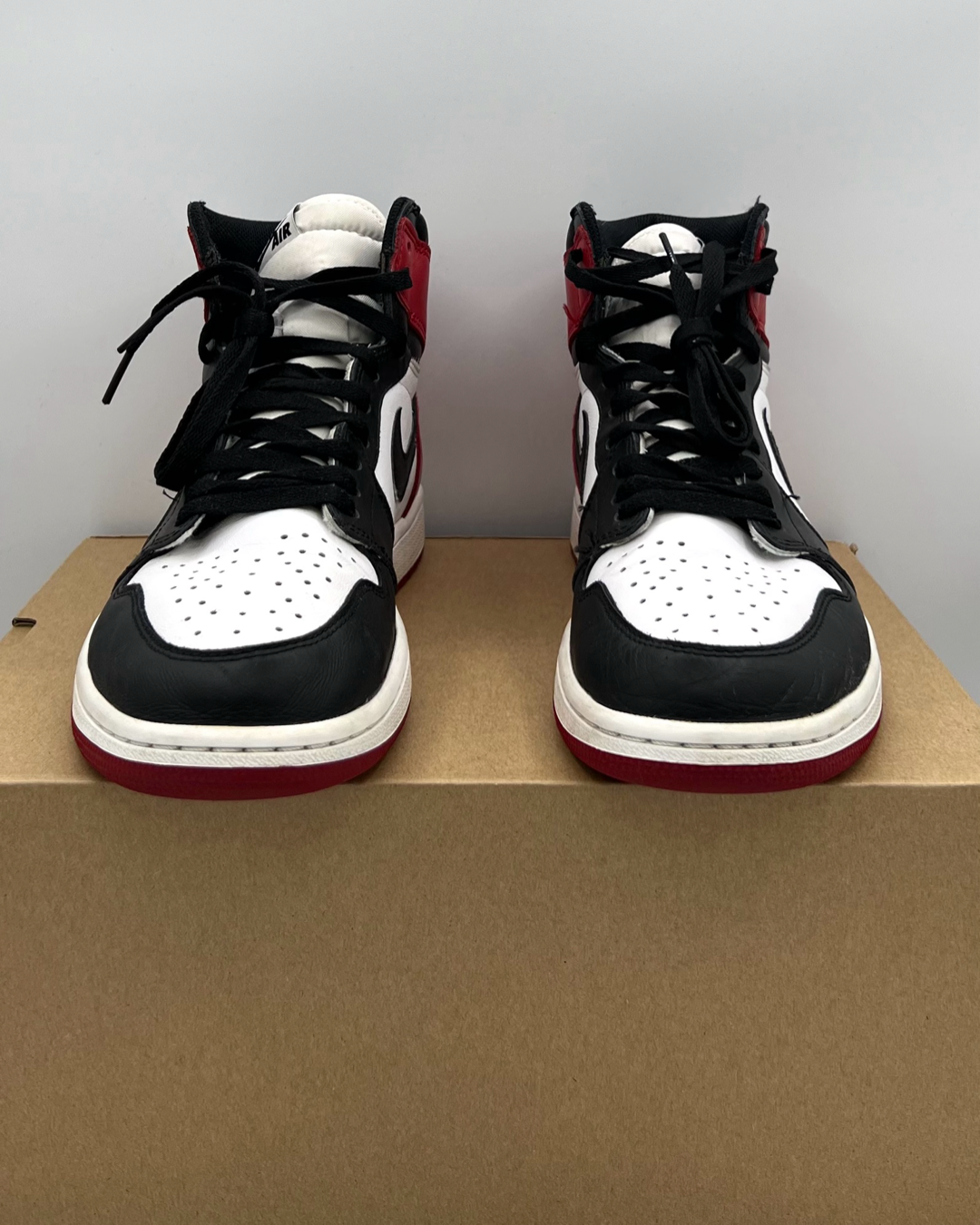 Air Jordan 1 Retro High OG Black Toe 2018 Size 10 Pre-Owned