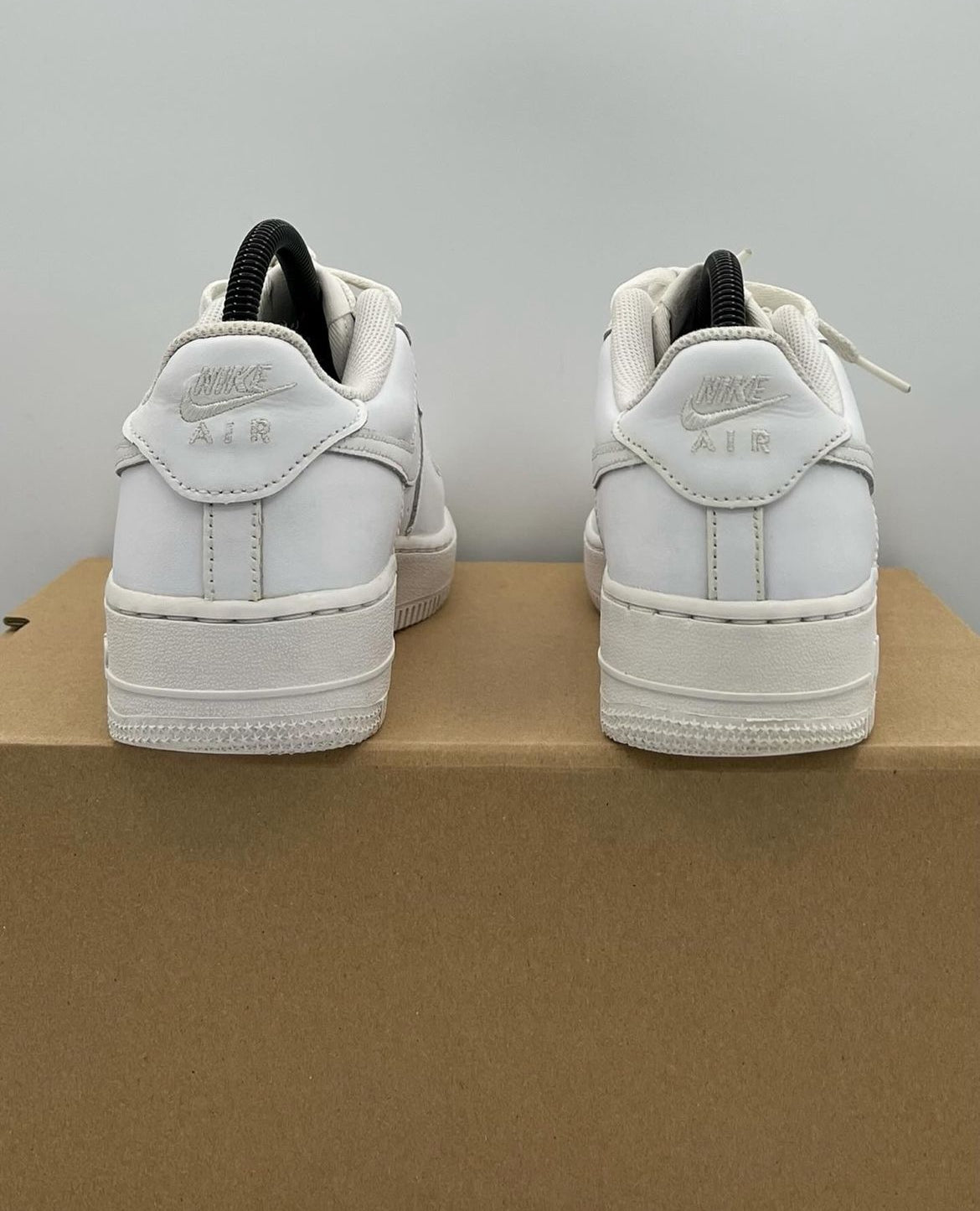 Nike Air Force 1 LE GS Triple White Size 6.5Y Pre-Owned