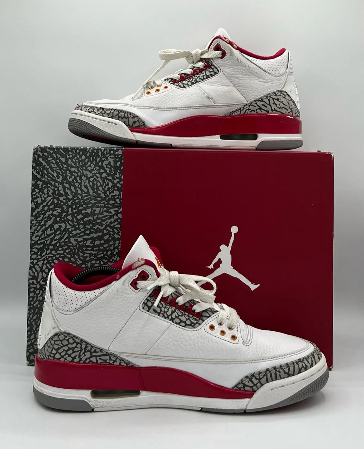 Air Jordan 3 Retro Cardinal Red Size 9 Pre-Owned