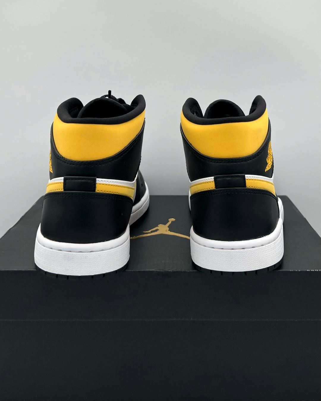 Air Jordan 1 Mid White Pollen Black Size 8 Brand New