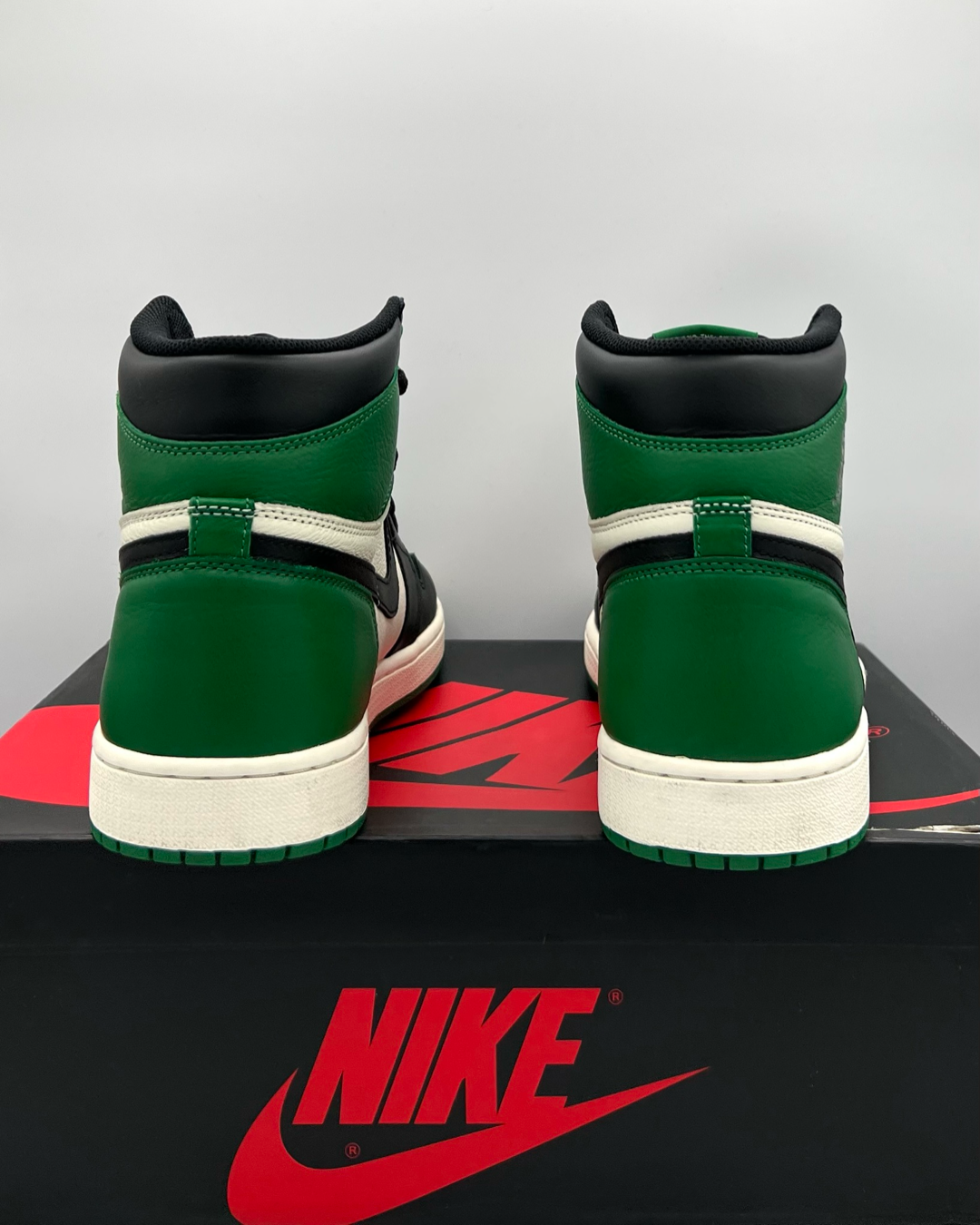 Air Jordan 1 Retro High OG Pine Green Size 13 Pre-Owned