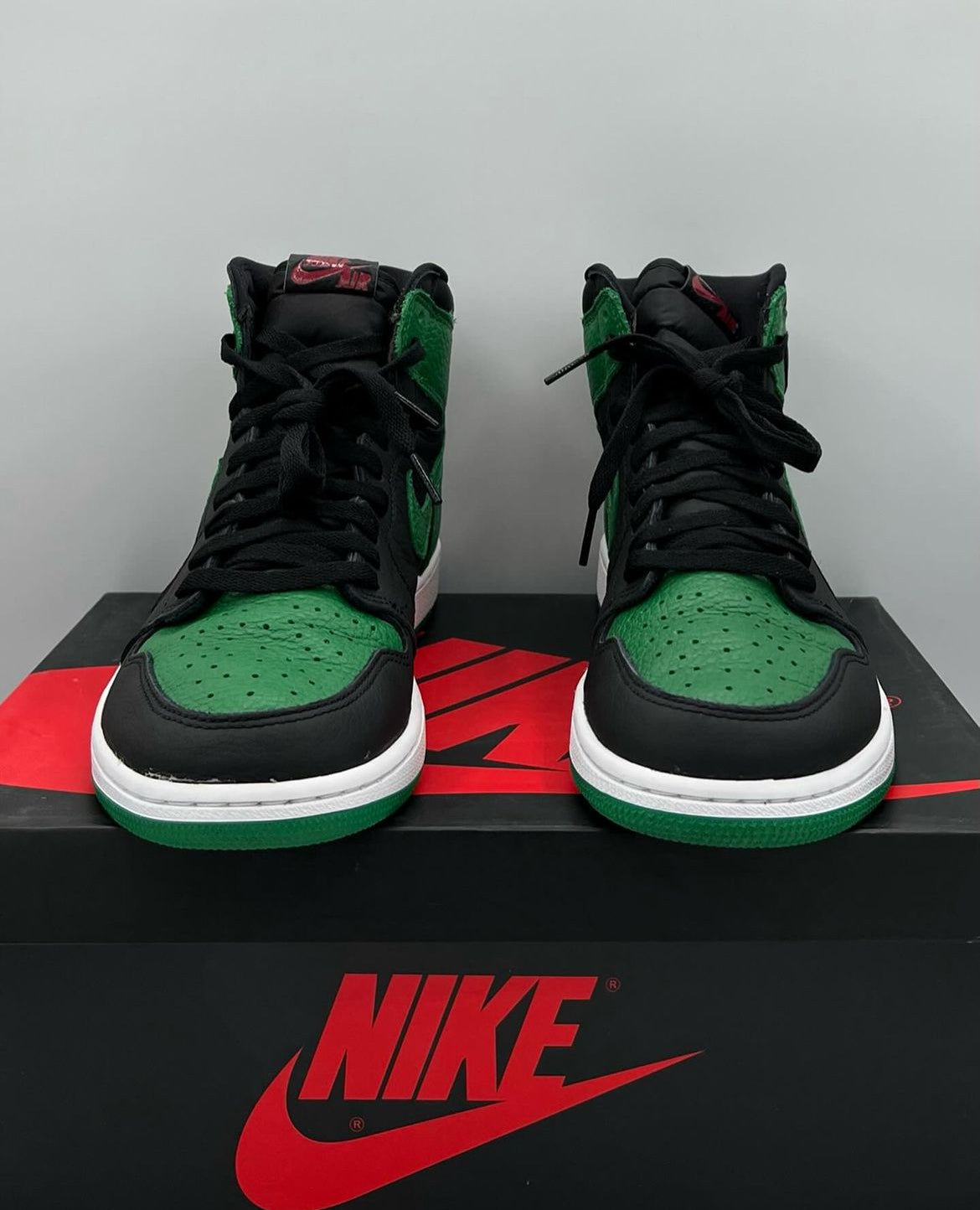 Air Jordan 1 Retro Pine Green 2.0 Size 10 Pre-Owned