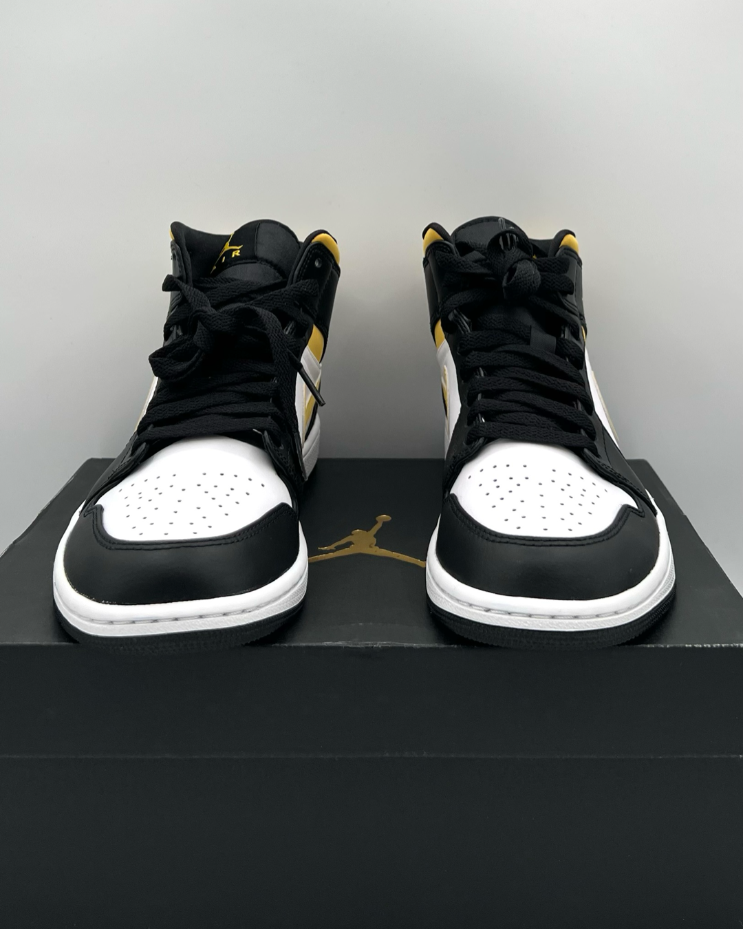 Air Jordan 1 Mid White Pollen Black Size 8 Brand New