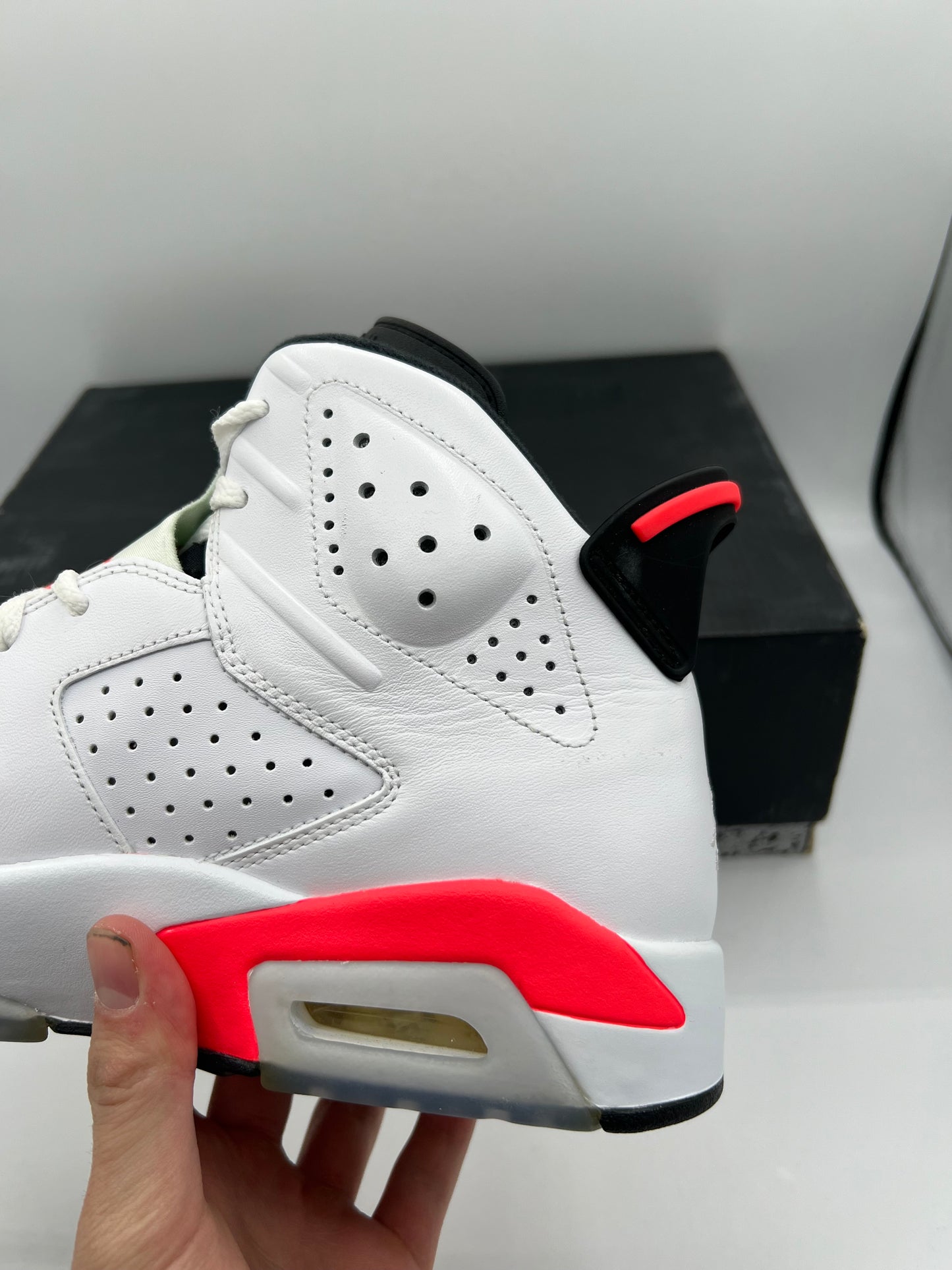 Air Jordan 6 Retro White Infrared 2014 Size 9.5 Brand New