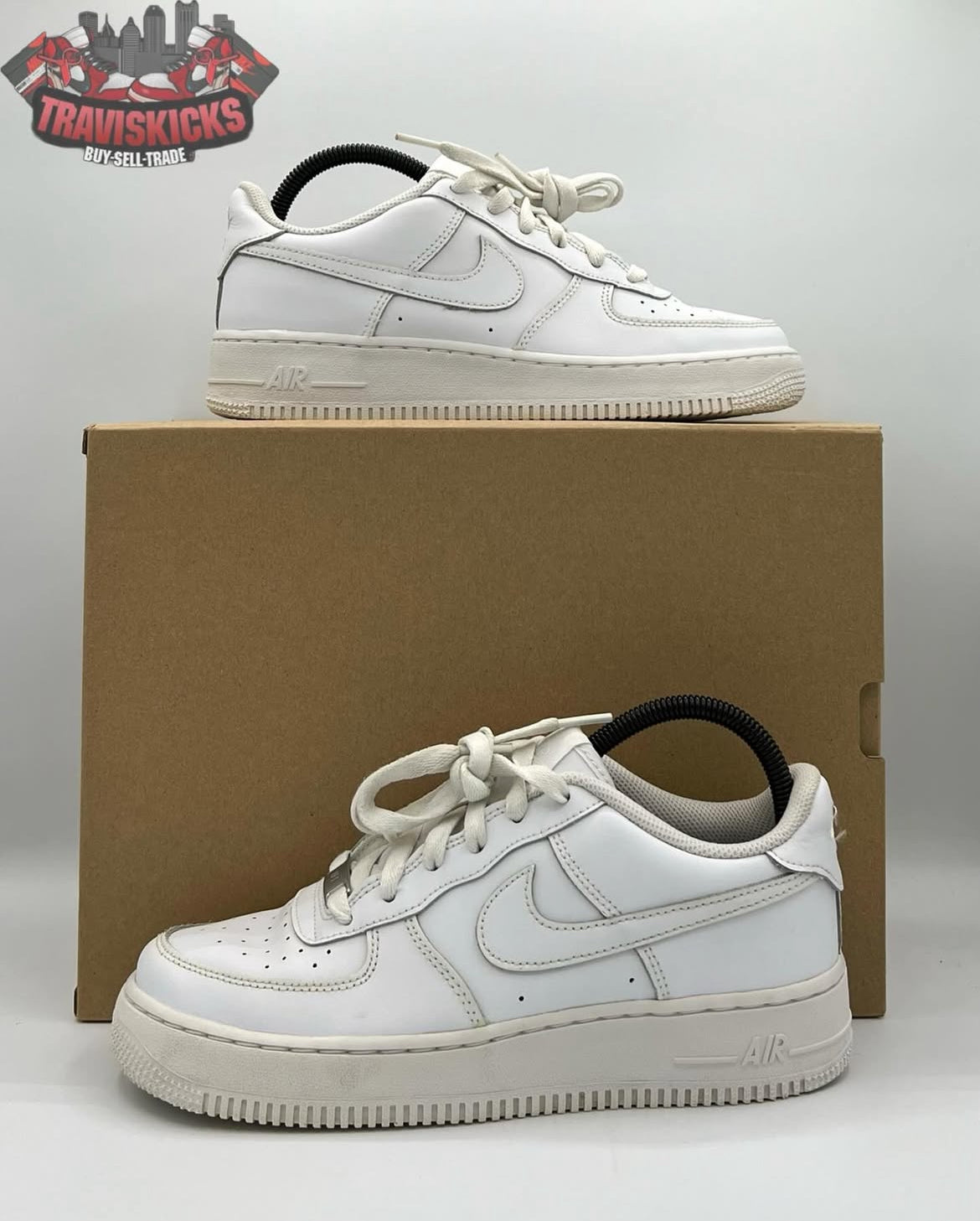 Nike Air Force 1 LE GS Triple White Size 6.5Y Pre-Owned