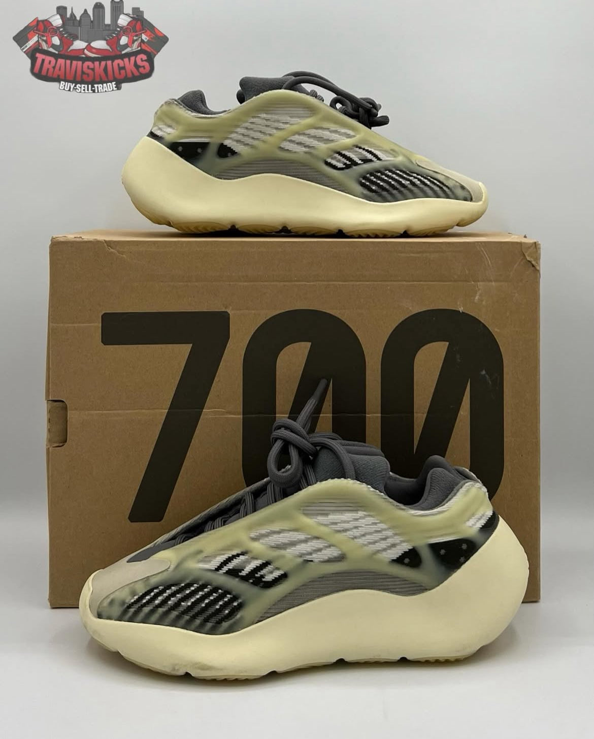 Adidas Yeezy Boost 700 V3 Fade Salt Size 4 Pre-Owned