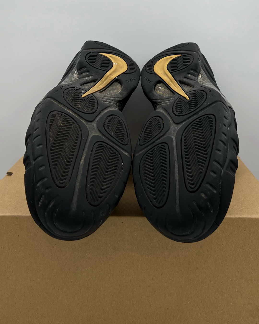 Nike Air Foamposite Pro Black Metallic Gold Size 13 Pre-Owned